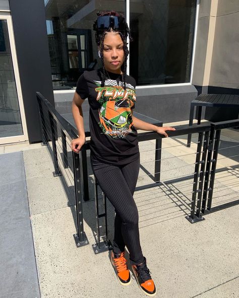 Orange And Black Jordan 1, Orange Jordan, Jordan Outfit, Teenage Outfits, Streetwear Girl, Boujee Outfits, Chill Outfits, Streetwear Fashion Women, Black And Orange