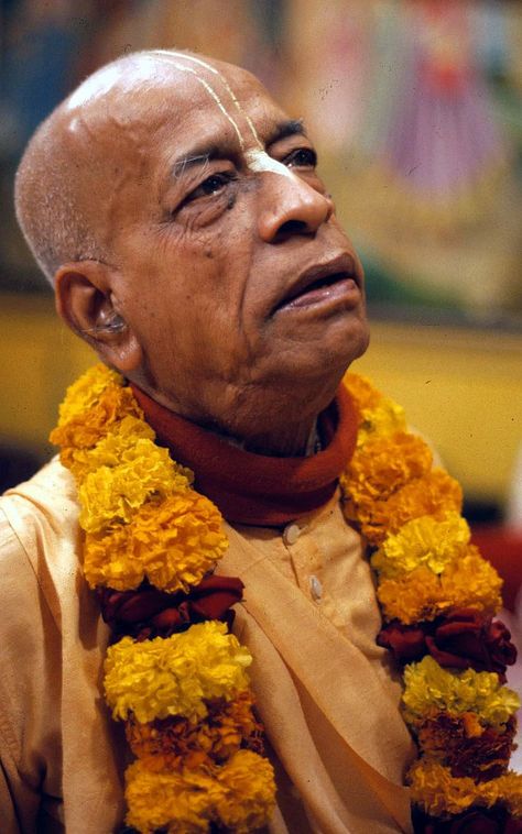 Swami Prabhupada, Iskcon Vrindavan, Basic Computer Programming, Spiritual Photos, Mother Kali, Krishna Hindu, Spiritual Paintings, Srila Prabhupada, Sweet Lord