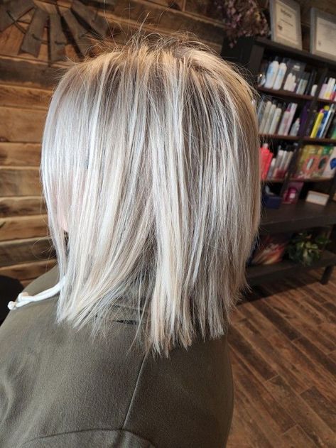 Medium Bob Hairstyles For Thinning Hair, Layered Haircuts Thick Hair Medium, Best Haircuts For Women In 30s, 50 Yr Old Hair Styles Medium Length, Hairstyles For Thinning Hair On Top Medium Lengths Layered Haircuts, 2023 Mom Hair, Short Hairstyle Women Medium, Short Fine Haircuts For Women, Eileen Davidson Hairstyles