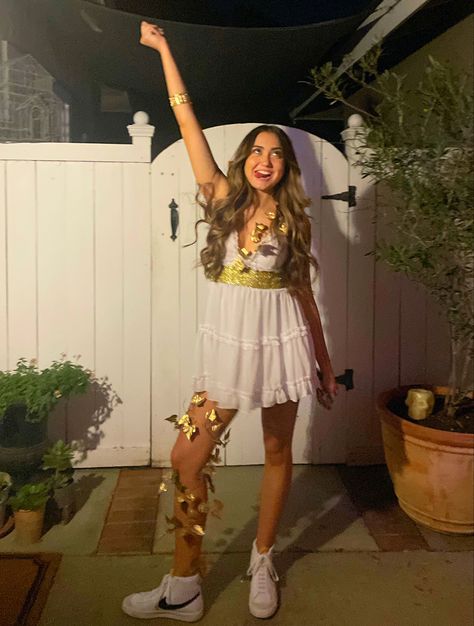 Hercules Goddess Costume, Athena Greek Goddess Costume, Senior Toga Ideas, Greek Mythology Costumes Goddesses, Greek Goddess Costume Aesthetic, Athena Halloween Costume, Toga Party Outfit, Greek Godesses Costume, Athena Goddess Costume