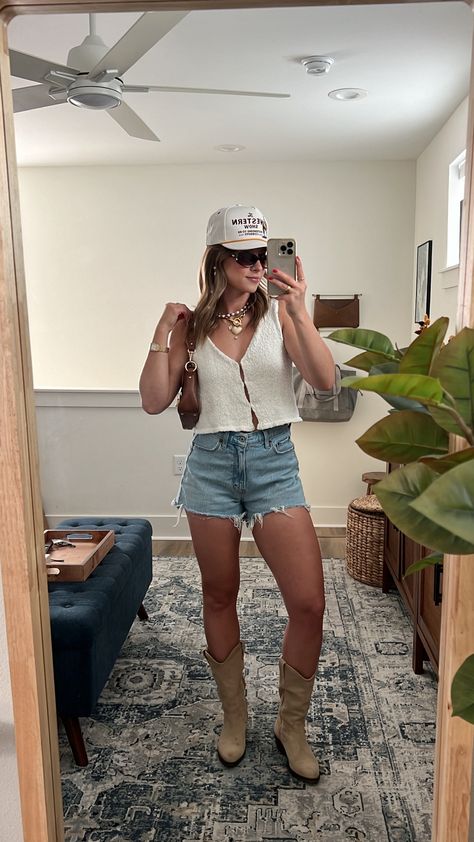 Western Show Hat in White curated on LTK Summer Rodeo Outfits For Women, Summer Rodeo Outfits, Casual Cowgirl Outfits, Summer Rodeo, Casual Cowgirl, Summer Outfits Casual, Outfits For Mexico, Summer Shorts Outfits, Rodeo Outfits