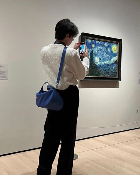 Museum Date Outfit Men, Museum Outfit Men, Museum Date Outfit, Museum Outfit, Guys Fashion Casual, Ootd Poses, Museum Photography, Art Outfit, Aesthetic Outfits Men