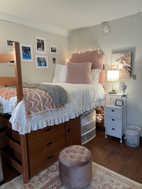 Dorm Room Lounge Area, College Under Bed Storage, Dorm Room Ideas Full Size Bed, Light Pink And Grey Dorm Room, Dorm Storage Under Bed, Dorm Room Designs College For Two, Dorm Room Night Stand, Under Dorm Bed Storage, Suite Style Dorm Ideas