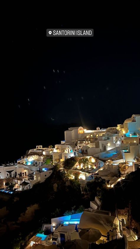 Greece Instagram Story, Santorini Night, Grecia Santorini, Santorini Island, Europe Summer, Destination Voyage, Santorini Greece, Fake Story, Pretty Places