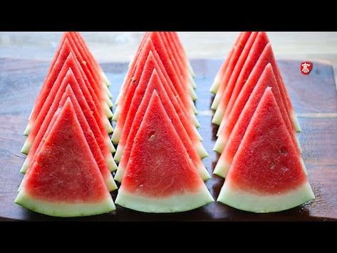 How to Cut a Watermelon - YouTube How To Slice A Watermelon In Triangles, Watermelon Board Ideas, Serving Watermelon At Party, Slicing Watermelon Party Ideas, Ways To Slice Watermelon, Watermelon Triangle Slices, How To Cute Watermelon, How To Slice Watermelon For A Party, Watermelon Slicing Ideas