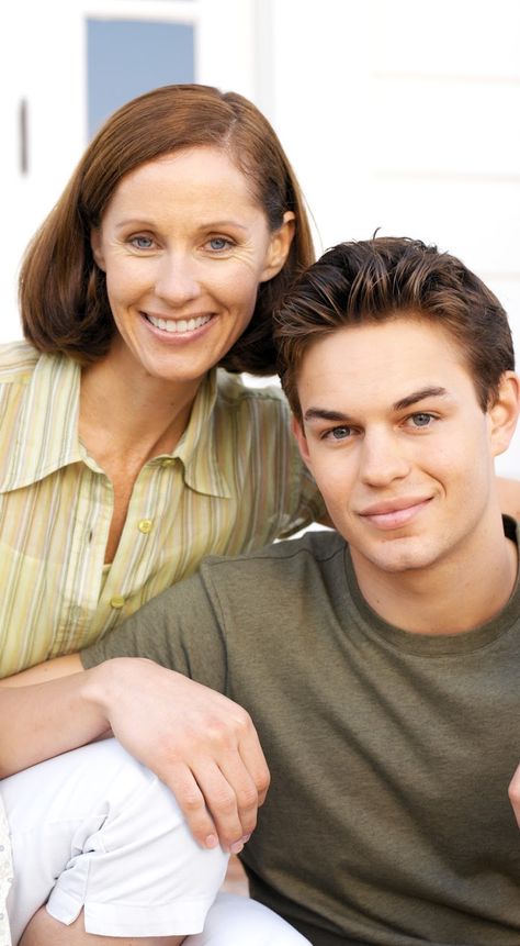 Older Son And Mom Pictures, Mother Son Senior Picture Ideas, Mother And Older Son Photoshoot, Mom And Son Portraits, Mother And Adult Son Photoshoot, Mother Older Son Photos, Teenage Son And Mom Pictures, Mother Teenage Son Photoshoot, Mom Teenage Son Photoshoot