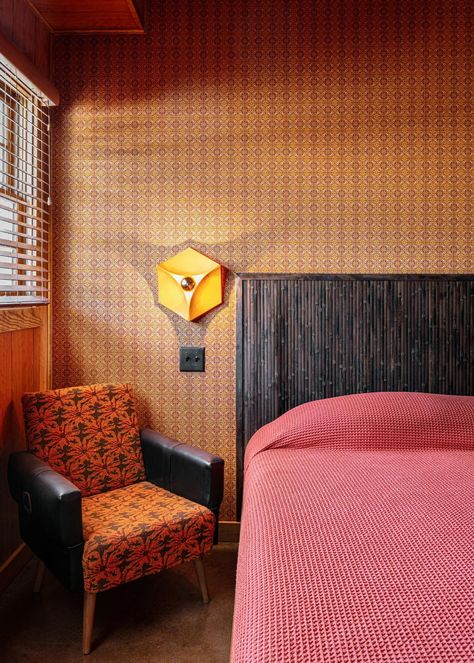 Step Back in Time at This Retro-Themed ‘Dive’ Motel Dive Motel, Cabin Rooms, Pool Kings, Hotel Reception Desk, Motor Lodge, Horizontal Mirrors, Log Cabin Interior, Motel Room, Hidden Bar