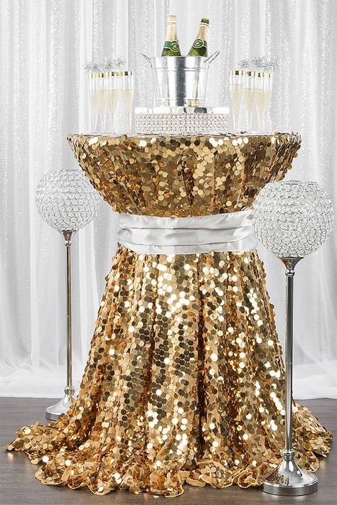 Gold Payette & Silver Sequin New Years Cocktail Table Party Table Decoration Ideas, Cocktail Table Decor, Gatsby Birthday Party, Gatsby Party Decorations, New Years Cocktails, Table Decoration Ideas, Glamour Party, New Years Wedding, Tafel Decor