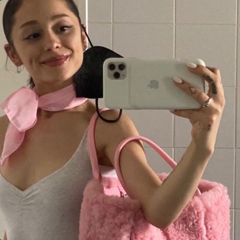 Ariana Grande Selfie, Ariana Instagram, Ariana Grande Cute, Ariana Grande Photos, Ariana Grande Pictures, Ariana G, Cat Valentine, Doja Cat, Girl Icons