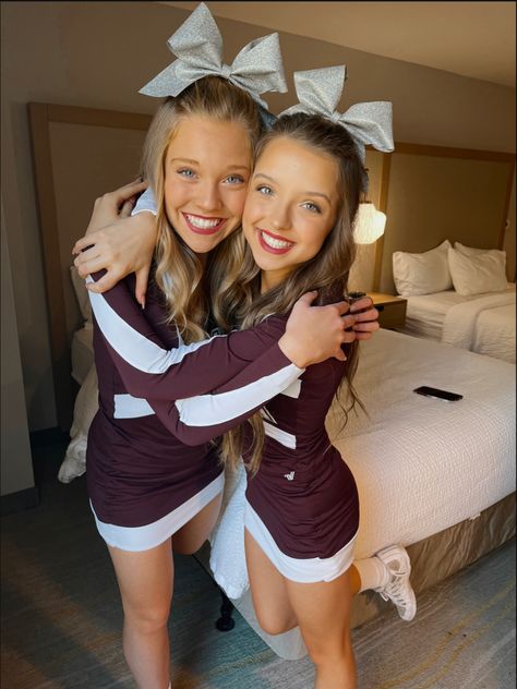 High School Cheerleader, Cheerleading Poses, Senior Cheerleader, School Cheerleader, Cheerleader Girls, High School Cheerleading, Cheer Photography, School Cheerleading, High School Cheer