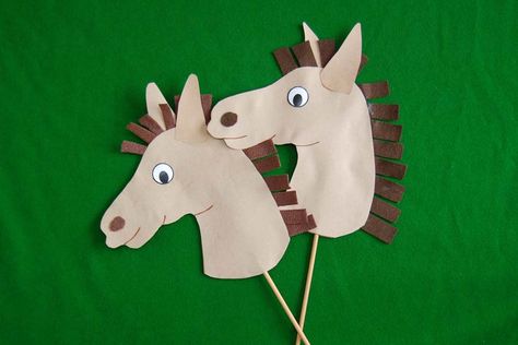 Chinese New Year - Make A Horse Puppet Horse Puppet, Year Of The Horse, Baby Learning Activities, Western Parties, Horse Crafts, Cup Crafts, Animal Projects, Baby Learning, The Horse