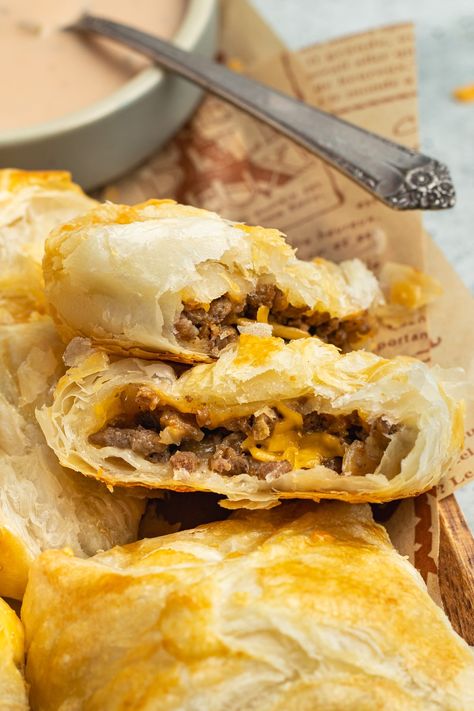 Cheeseburger Puff Pastry Bites - Sprinkled With Balance Cheeseburger Puff Pastry, Puff Pastry Ground Beef Recipes, Puff Pastry Recipes Dinner, Puff Pastry Bites, Easy Puff Pastry Recipe, Pastry Bites, Puff Pastry Filling, Puff Pastries, Easy Puff Pastry