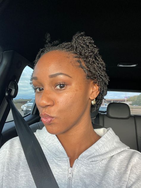 Beginner Sister Locs On Short Hair, Locs On Short Hair, Locs 4c, Sister Locs On Short Hair, Short Microlocs, Micro Locks, Locs Inspiration, Burgundy Red Hair, Locs Journey