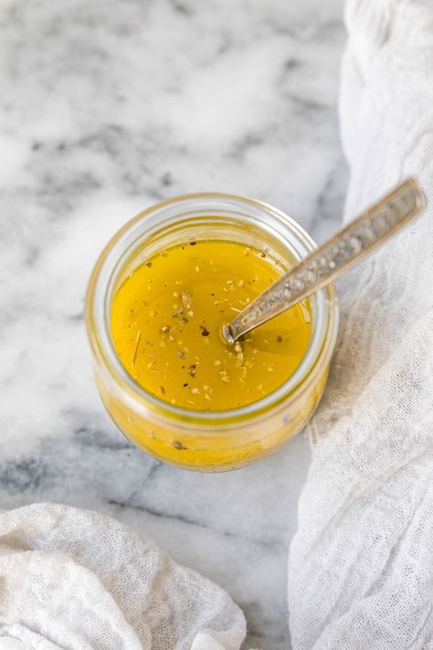 This is my go-to Lemon Vinaigrette Recipe. I love it over any salad, from simple green salads to roasted veggies. It’s bright, healthy, and can be made ahead. #saladdressing #Lemon #healthyrecipes #weightwatchers Salads Cobb, Lemon Vinaigrette Recipe, Green Salads, Vegan Paleo Recipes, Vinaigrette Recipe, Salad Dressing Recipes Homemade, Lunch Appetizers, Simple Green Salad, Slow Cooker Beef Stew