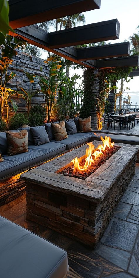 HOME OUTDOOR DECORE IDEA Fireplace Garden Ideas, Outdoor Firepit Patio, Large Backyard Ideas Layout Entertaining, Resort Backyard Ideas, Garden Fire Pit Ideas, Yard Fire Pit Ideas, Firepits Backyard Ideas, Resort Style Backyard, Diy Gas Fire Pit