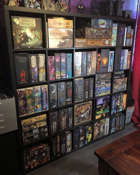 Game Room Board Games, Board Games Collection, Board Games Shelf, Boardgame Room Idea, Boardgame Rooms, Boardgame Shelf Ideas, How To Store Board Games, Tabletop Game Room, Board Game Display