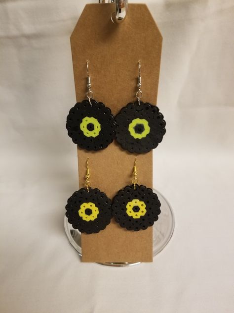 Record Perler Beads, Pearler Beads Earrings, Peler Bead Earrings, Perler Bead Record, Fuse Beads Earrings, Pyssla Earrings, Perler Bead Earring Holder, Perler Beads Earrings Ideas, Hama Bead Earrings