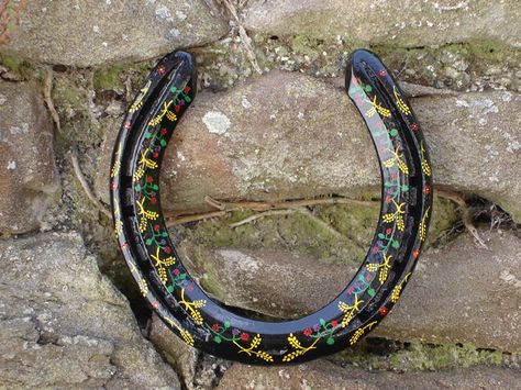 Hand Painted Horseshoes - Order Form Diy Wire Jewelry Rings, Painted Horse, Painting Horse, Wire Jewelry Rings, Horseshoe Crafts, Horse Shoes, Horse Crafts, Beading Crafts, Diy Wire Jewelry