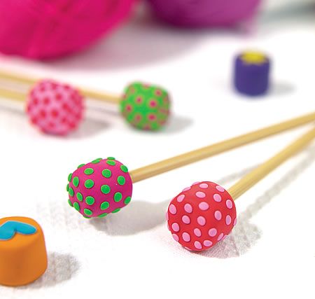 Polka Dot Clay Knitting Needle Ends - Free Craft Project – Knitting and Crochet - Crafts Beautiful Magazine Clay Knitting, Diy Knitting Needles, Crochet Painting, Samples Diy, Paper Beads Diy, Crochet Hook Handles, Knitting Room, Craft Papers, Trendy Knitting