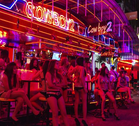 THE ONE MISTAKE YOU SHOULD ABSOLUTELY NEVER MAKE IN A RED LIGHT DISTRICT Red Light Area, Red District, Hong Kong Travel Guide, Paris Bucket List, Amsterdam Bucket List, Amsterdam Red Light District, Fun First Dates, Bangkok Travel, Underground Cities