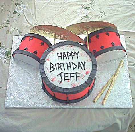 Happy Birthday drum set - Main drum - 2 layer chocolate cake; side drums are french vanilla.  All buttercream icing; cymbals & drumsticks are foiled covered board & lollipop sticks. Drums Cupcakes, Happy Birthday Drums, 2 Layer Chocolate Cake, Drum Birthday Cakes, Drum Birthday, Happy Birthday Jeff, Layer Chocolate Cake, Music Cakes, Rock Star Party