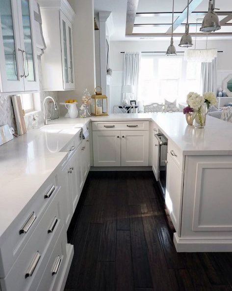 Top 60 Best Kitchen Flooring Ideas - Cooking Space Floors Gray Kitchen Countertops, Dark Wood Kitchen Cabinets, White Cabinets White Countertops, Kitchen Dark, Dark Wood Kitchens, Wood Floor Kitchen, Hardwood Floors Dark, Countertops Kitchen, Dark Kitchen