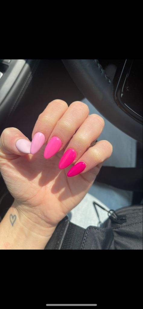 Monochromatic Nails Pink, Monochrome Pink Nails, Monochromatic Pink Nails, Pink Monochromatic Nails, Pink Monochrome Nails, Nails Monochromatic, Monochromatic Nails, Monochrome Nails, Negative Space Nail Art