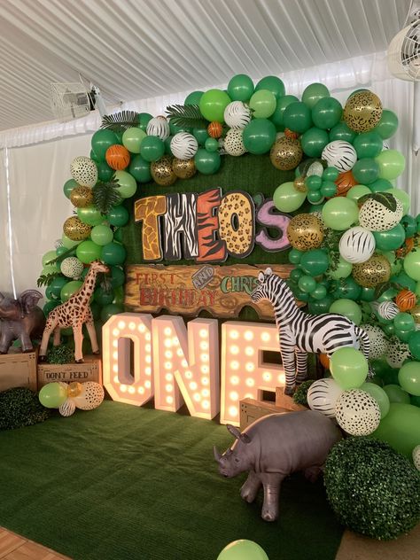 [Ad] 35 Most Pinned Safari Birthday Party Decorations Tricks You'll Be Impressed By In All Season #safaribirthdaypartydecorations Safari Theme Bday Party, Animals Birthday Theme Decoration, Safari Theme Party Decorations Diy, Safari Party Ideas Decoration, Jungle Safari Birthday Theme, Safari Bday Theme, Wild Theme Birthday Party Decoration, Animal Theme 1st Birthday Party, Safari Theme 1st Birthday Boys