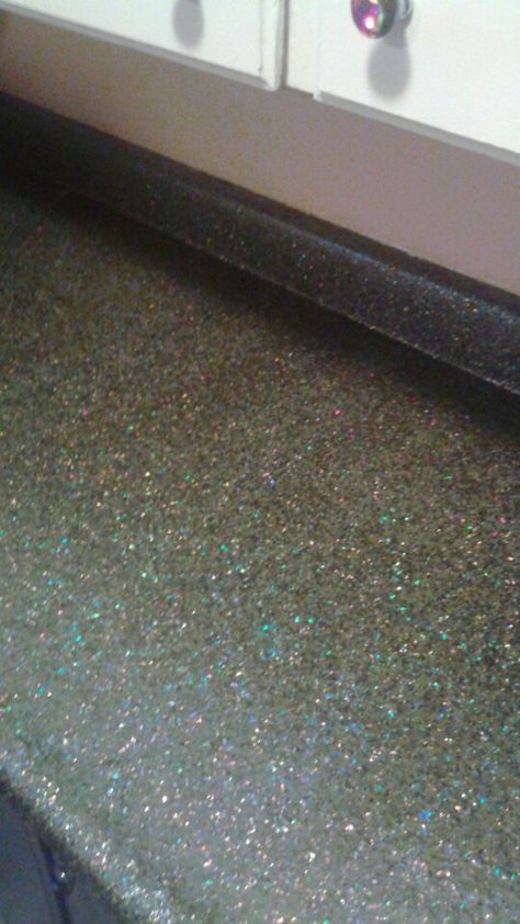 My DIY Glitter counter top. Add a little sparkle and bling to your kitchen :) Sparkle Countertops, Bohemian Kitchens, Unique Countertops, Glitter Bathroom, Lover House, Granny Annexe, Kim House, Custom Dining Room, Purple Room