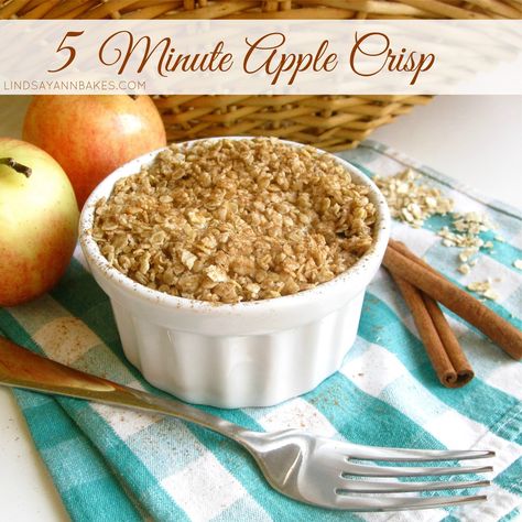 {VIDEO} 5-Minute Microwave Apple Crisp in a Mug (with sugar-free, gluten-free and dairy-free options!) Oatmeal Packet Cookies, Apple Crisp In A Mug, Microwave Apple Crisp, Microwave Apple, Microwave Apples, Gluten Free Apple Crisp, Single Serving Recipes, Instant Oatmeal, Apple Crisp Recipes