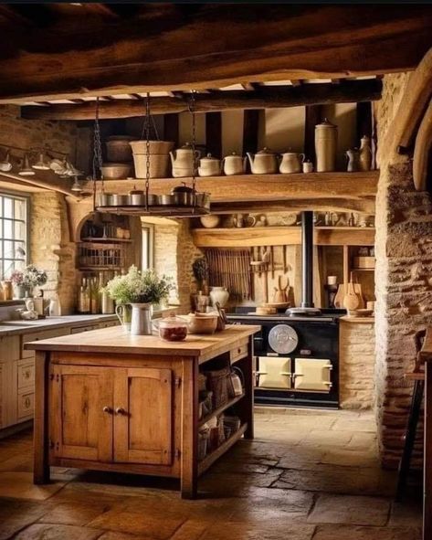 Lodge Interiors, Country Cottage Living, English Cottage Interiors, Tuscan Kitchen, Cottage Interior, Rustic Kitchen Design, Italian Home, Rustic Stone, Wood House