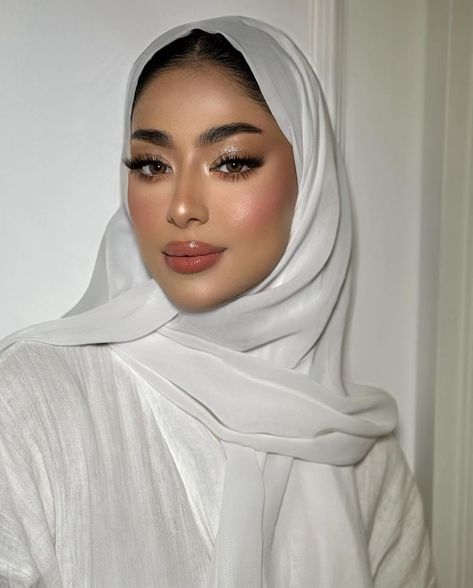 Make Up Hijab, Hijabi Makeup, Hijab Makeup, Asian Makeup Looks, Hijab Beauty, Turban Hijab, Iranian Beauty, Graduation Makeup, Barbie Makeup