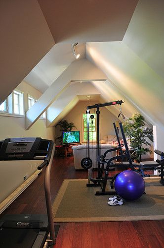 I like the lights in this Modern Bonus Room, Attic Gym, Skylight Room, Small Media Rooms, Bonus Room Ideas, Home Office Layouts, Dream Home Gym, Attic Space, Small Home Offices