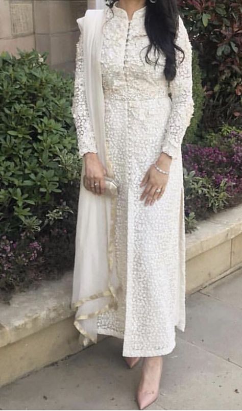 White Anarkali Kurti Designs, White Chikankari Anarkali Suits, White Churidar Designs Party Wear, Off White Kurti Designs Party Wear, Offwhite Anarkali Churidar, Off White Churidar Designs, Hakoba Kurta Designs White, Hakoba Kurti Patterns, White Churidar Designs