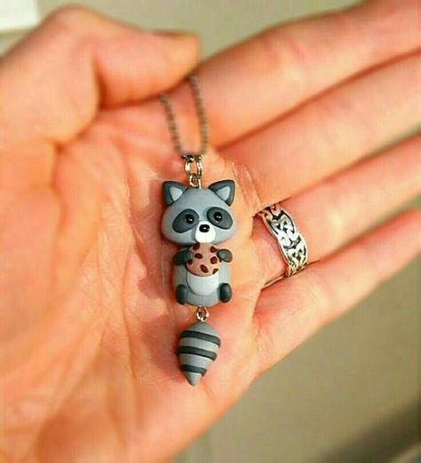 Raccoon Clay Charm, Raccoon Polymer Clay, Fimo Clay Jewelry, Clay Raccoon, Cercei Din Lut Polimeric, Sculpey Ideas, Pink Ranunculus, Skate 3, Polymer Clay Kawaii