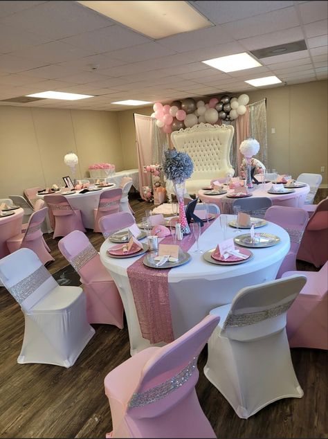 Baby Shower For Girls Ideas, Baby Care Kit, Frog Baby Showers, Pink Baby Shower Decorations, Winter Baby Shower Themes, Gender Reveal Baby Shower Themes, Girl Shower Themes, Valentines Baby Shower, Minnie Mouse Baby Shower