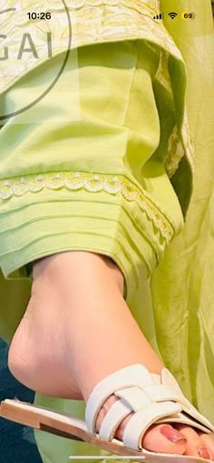 Salwar Pants Pakistani, Poncha Design Salwar With Lace, Bottom Designs Pants Pakistani, Salwar Pant Designs Pattern, Salwar Designs With Lace, Kurta Plazo Fashion Styles, Pakistani Pants Design Style, Salwar Designs For Stitching, Pakistani Salwar Designs