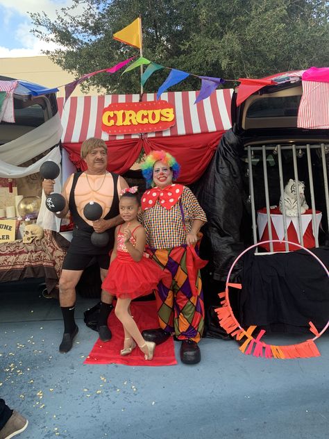 Carnival Truck Or Treat, Trunk Or Treat Clown Theme, Circus Trunk Or Treat Ideas For Cars, Circus Themed Trunk Or Treat, Trunk Or Treat Carnival Theme, Clown Trunk Or Treat Ideas, Trunk Or Treat Circus Theme, Trunk Or Treat Circus, Circus Theme Trunk Or Treat Ideas