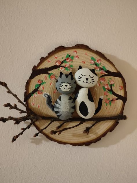 Pebble Cats Stone Art, Garden Stone Painting Ideas, Stone Painting Cat, Cats Diy Projects Craft Ideas, Cat Rock Art, Cat Pebble Art, Cat Rock Painting Ideas, Cat Painted Rocks, Pebble Art Cats