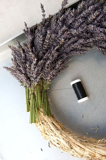 Herb Wreath, Dekoratívne Vence, Lavender Crafts, Lavender Decor, Lavender Wreath, Holly Wreath, Deco Nature, Dried Flower Wreaths, Boxwood Wreath