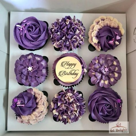 Purple shaded Cupcakes Dark Purple Cupcakes, Customized Cupcakes For Birthday, 30th Birthday Cupcake Ideas For Women, Purple Birthday Cupcakes, Purple Cupcakes Ideas, Purple Candy Table, Purple Wedding Cupcakes, 60th Birthday Cupcakes, Muffins Decoration