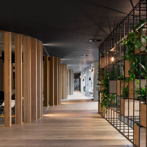 Slack's European headquarters eschews bright colours of tech start-up offices Plant Office Design, Industrial Office Design, Commercial And Office Architecture, Corporate Office Design, Garden Indoor, Office Plants, Office Workspace, Architecture Office, Garden Office