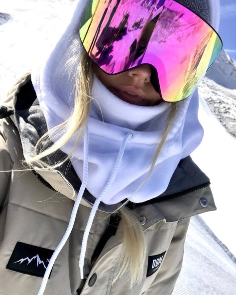 Repost By Pulseroll the leaders in Vibrating training & recovery products.  https://pulseroll.com/ Skiing Pics, Snowboarding Outfits, Ski Outfits For Women, Mode Au Ski, Snowboard Trip, Ski Weekend, Val Thorens, Apres Ski Party, Ski Bunnies