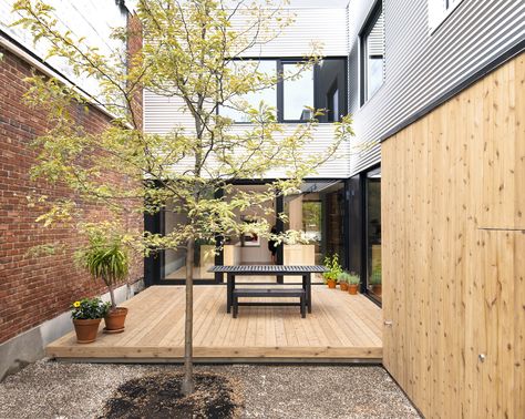 In the city's Villeray neighborhood, a cramped structure is recast as an open work-play space for a young family. Duplex Renovation, Shed Architecture, Patio Interior, Prefab Homes, Residential Architecture, Modern Architecture, Devon, Architecture House, Windsor