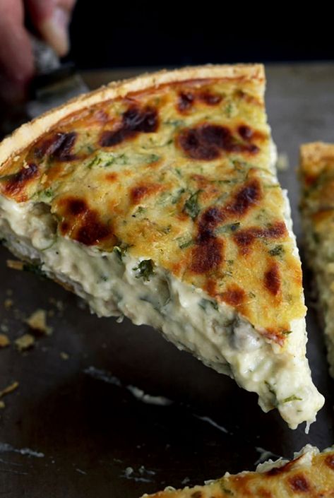 Chicken and Tarragon Tart – Shades of Cinnamon Chicken Tarragon, Tarragon Chicken, Mushroom Pie, Pastry Cook, Button Mushrooms, Savory Pie, Butter Cake, French Food, Baked Beans