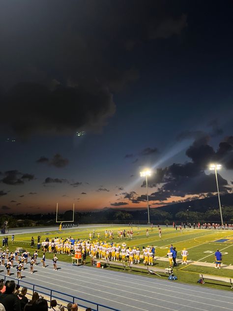 Football Game Aesthetic High School, Highschool Football Aesthetic, Football Game Highschool, American Highschool Aesthetic, American Football Aesthetic, Football Game Aesthetic, Poetry Aesthetics, Traveling Pics, Highschool Life