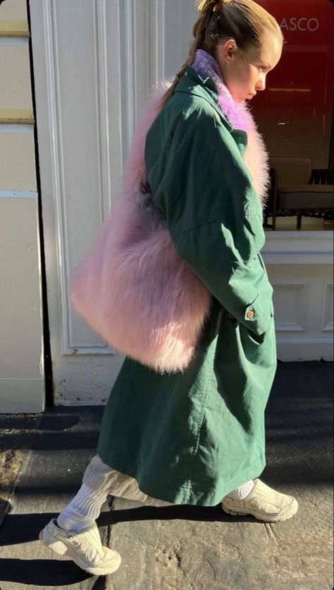 Winter Bag, Fur Bag, Style Clothes, Green Coat, 가을 패션, Inspiration Mode, Clothes Accessories, Aesthetic Outfits, Look Cool