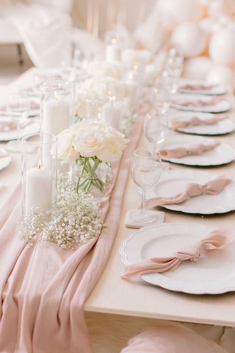 Pastel Decorations Wedding, Pink White And Gold Table Setting, Pink Country Wedding Ideas, Wedding Table Runners Round Tables, Pink Table Cloth Wedding, Pink And White Table Decor, Pink Table Runner Wedding, Pink White Table Setting, Pink Rustic Wedding