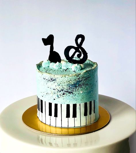 Music Smash Cake, Piano Cupcakes Ideas, Piano Birthday Cake, Cake Piano Ideas, Birthday Cake Music Theme, Music Cakes, Piano Keys, Cake Smash, Cake Designs