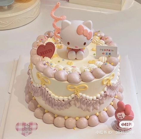 Vintage Heart Cake Hello Kitty, Hello Kitty Vintage Cake, Hello Kitty Cakes, Heart Cake Designs, Tort Hello Kitty, Vintage Cake Decorating, Kitty Birthday Cake, Vintage Heart Cake, Hello Kitty Birthday Cake